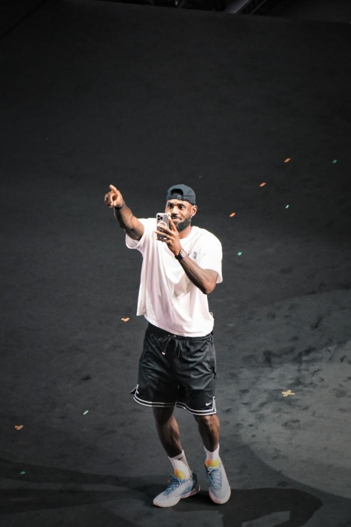 TES观众热烈欢呼!,詹姆斯迎来七赛季出色发挥上演精彩一战 TES观众热烈欢呼!,詹姆斯迎来七赛季出色发挥上演精彩一战