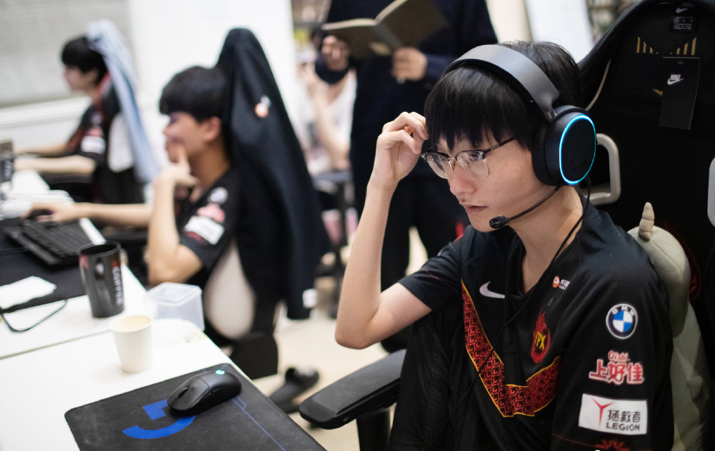 开云-Doinb官方宣布战术调整新规，西班牙队引发争议！热度持续攀升-开云