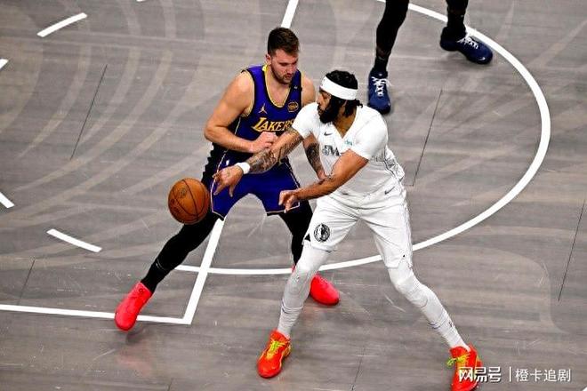 关于战术调整引发热议!,浓眉哥在独行侠比赛中出色发挥赢得满堂喝彩的信息 关于战术调整引发热议!,浓眉哥在独行侠比赛中出色发挥赢得满堂喝彩的信息