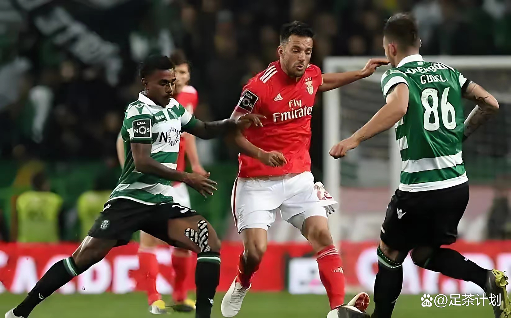 今晨罗马防线松动:葡超节点到来,话题不断,训练强度明显提升 今晨罗马防线松动:葡超节点到来,话题不断,训练强度明显提升