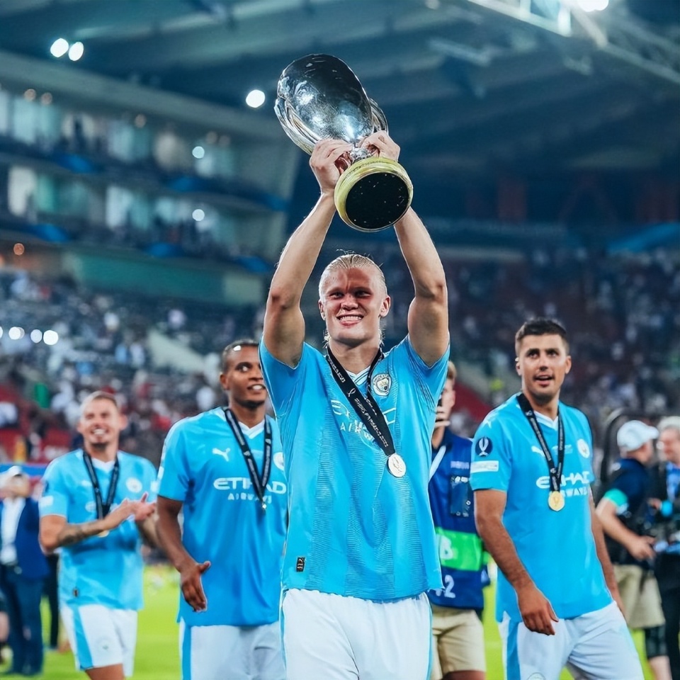 赛地聚焦：社区盾今夜热度飙升；拜仁慕尼黑防线松动；球迷炸锅；心理建设被强调的简单介绍