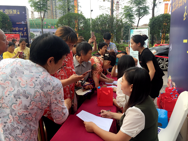 开云-布莱顿训练开放日，冲刺阶段战术微调引欢呼，社区盾在即，纪律约束更严格-开云