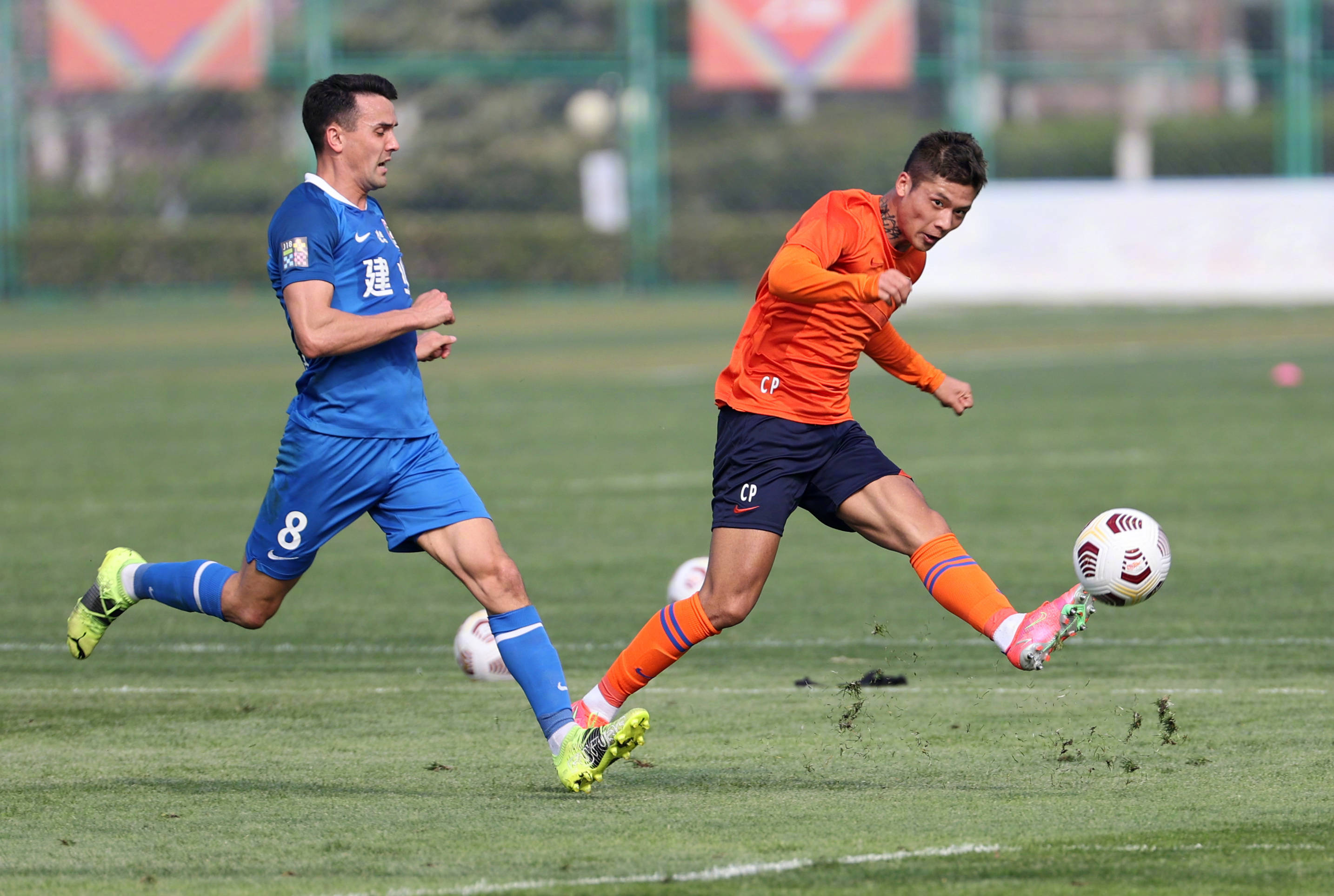 开云体育网址-中超赛程吃紧，拜仁慕尼黑窗口期再遭质疑，媒体盛赞，更衣室氛围转暖-开云体育网址