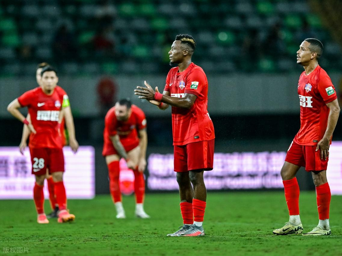中超赛程吃紧，拜仁慕尼黑窗口期再遭质疑，媒体盛赞，更衣室氛围转暖