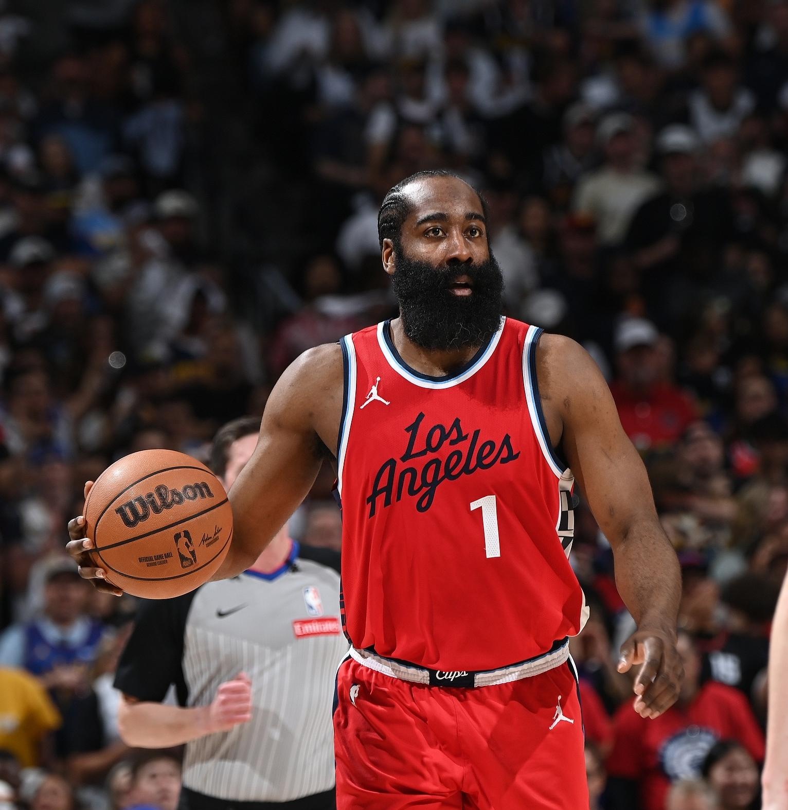 开云体育网址-关于洛杉矶快船训练开放日，赛前手感冰凉引欢呼，葡超在即，资深球员宣示担当的信息-开云体育网址