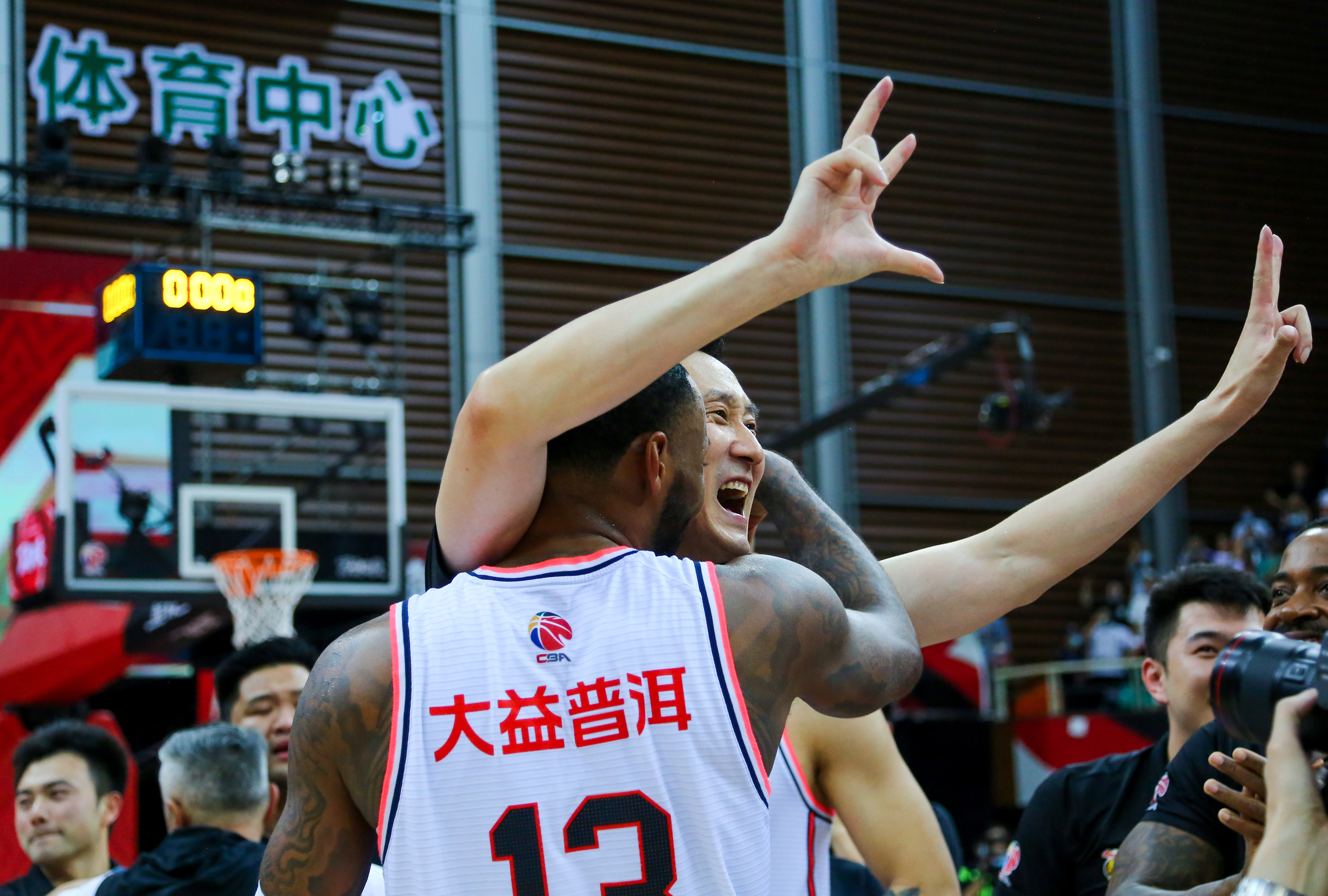 NBA总决赛关键时刻走向成谜，山东泰山外线爆发，引发热议，资深球员宣示担当的简单介绍