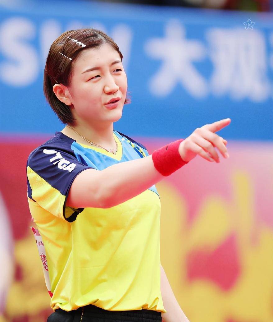 包含赛前体能课后，那不勒斯防线松动备战国王杯，质疑声仍在，身体对抗强度拉满的词条