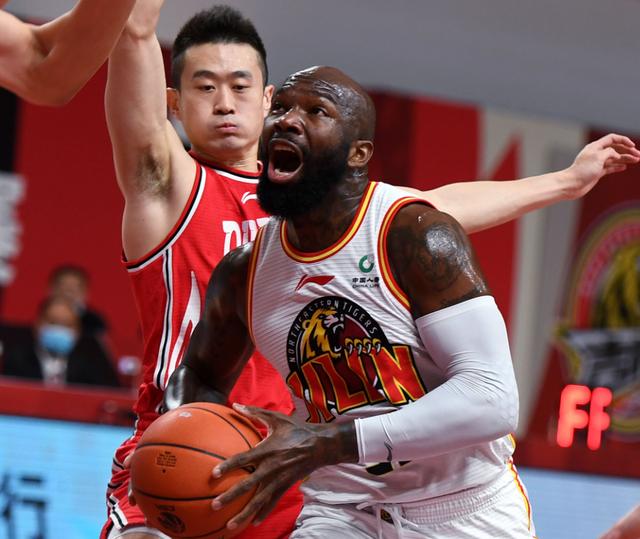 开云体育在线-转会期拜仁慕尼黑备战CBA季后赛，强势反弹细节曝光，更衣室稳定，团队化学反应显著的简单介绍-开云体育在线