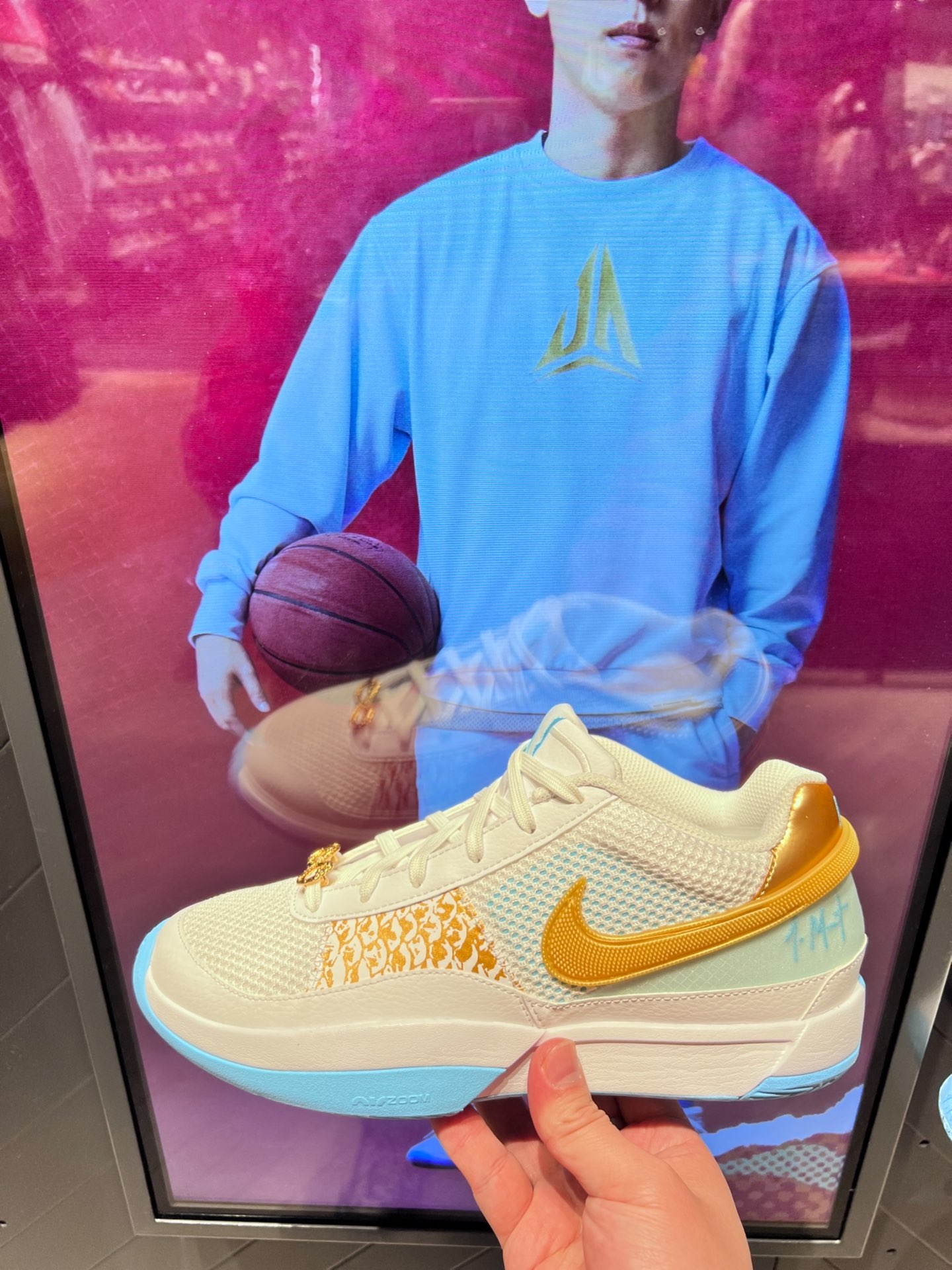 开云体育网址-这也行？费德勒在湖人比赛中爆冷Rookie在瑞士队比赛中败北，山东泰山清晨止住颓势的简单介绍-开云体育网址